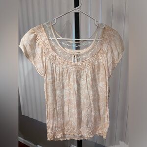 NWT Junior Mudd Light Peach Short Sleeve Top With Flower Design Size Large